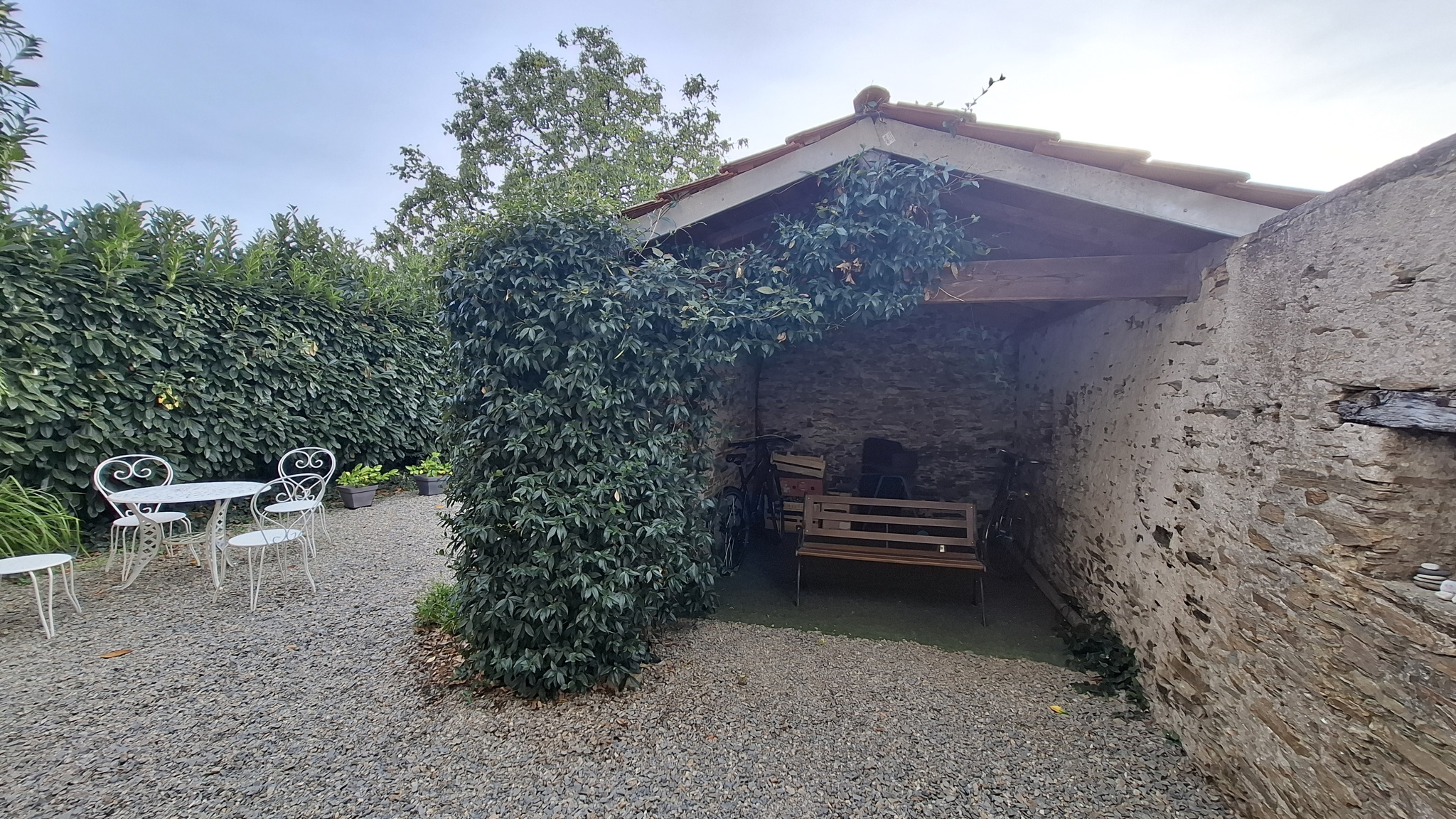 MAISON 3 CHAMBRES - PLEIN CENTRE VILLE -  BEAU POTENTIEL