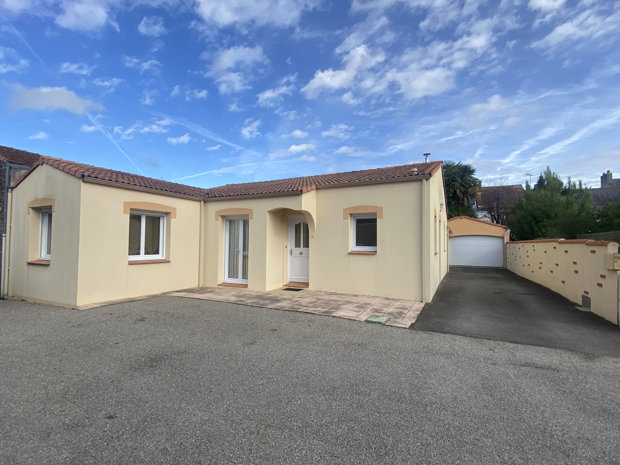 Maison 3 pi�ces 97m2 - 2ch. - Ext�rieur + Garage 29m2 + D�pendance