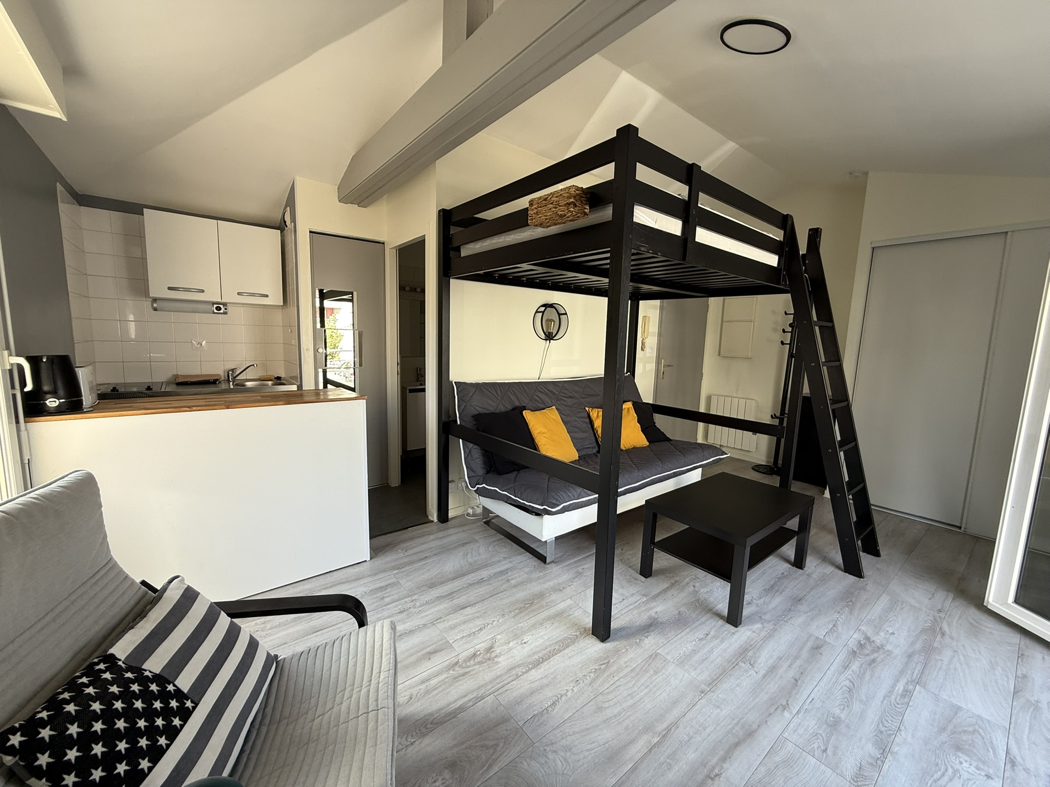 Appartement 1 pi�ce 24m2 meubl�
